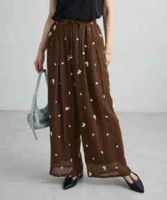 花柄刺繍ワイドパンツ　グリーンパークス