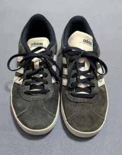adidas ネイビー スエード スニーカー