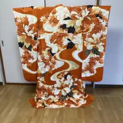 振袖 鮮やかなオレンジ地 牡丹と紅葉柄