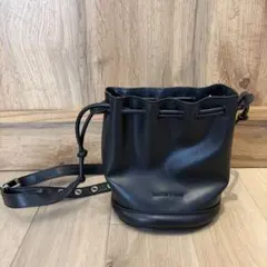 CHARLES & KEITH 巾着ショルダーバッグ ブラックのサムネイル