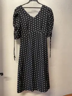 DAZY 水玉模様 パフスリーブ タイ付きカフ ドレス