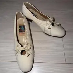 【昭和レトロ】Walker本革パンプス 22.5cm EE ヴィンテージ 白のサムネイル