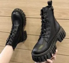ブラック 厚底レースアップブーツ