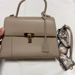 美品　SNIDEL カバーパッドロックバッグ　ベージュのサムネイル