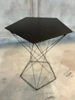 2025年最新】KARE 天板の素材：金属 サイドテーブル・ナイトテーブル