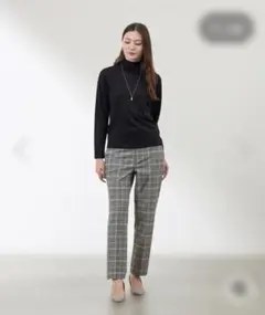 【アマカ】サイズ４２ストレッチテーパードパンツのサムネイル