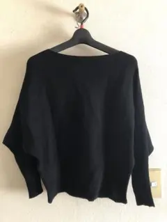 ボートネック黒ニットセーター