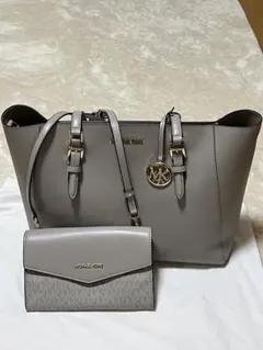 Michael Kors グレー トートバッグと斜めがけバッグ2点セット