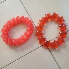 赤 プラスチック ブレスレット 2点セット
