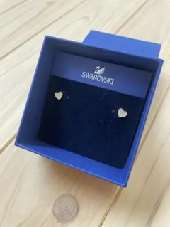 SWAROVSKI ハート型ピアスのサムネイル