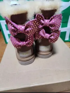 【新品】UGG　子供用　ムートンブーツのサムネイル