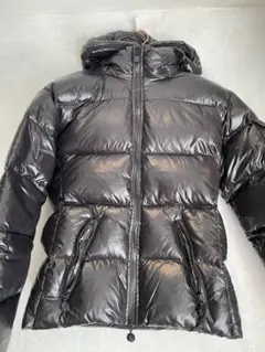 【美品】Moncler 黒 フード付きダウンジャケット　レディース