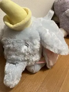 ディズニーストア　ダンボ　寝そべり　すやすや　ぬいぐるみ　抱き枕