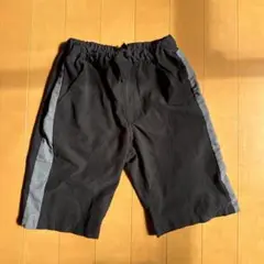 【まとめ売り可】黒とグレーのハーフパンツ　男の子　130cm