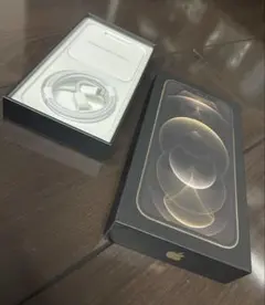 iPhone 12 Pro Max 外箱とケーブル