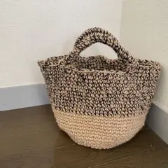 ベージュと黒の麻ひもかごバッグ