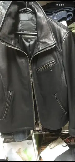 黒のダブルライダースジャケット