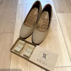 vivaia ラウンドトゥ ウェッジヒール パンプス　シューズクリップ　リボン