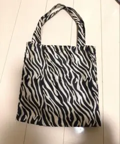 ローリーズファーム　ゼブラ柄　トートバッグ