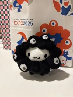 万博 サンリオ ミャクミャクなりきり カラビナ付★黒ミャク★シナモン