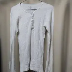 Brandy Melville ヘンリーネック長袖Tシャツ