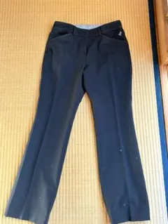 ストレッチ素材 ブラック ストレートパンツ Tロゴ