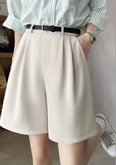 新品未使用！タック入り ショートパンツ ベージュ　Mサイズのサムネイル