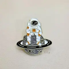 【ピンバッジ】宇宙飛行士 ★ 惑星で一服