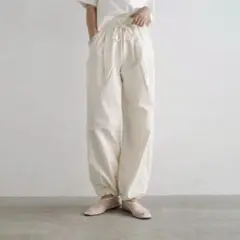 hideka ボリュームナイロンバレルパンツ　MT