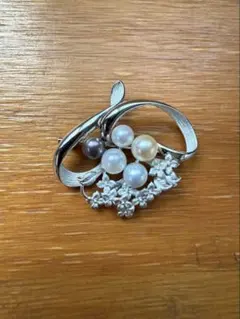 パール5粒のシルバーブローチ　マルチカラー　SILVER