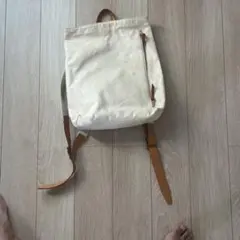 ホワイトキャンバスバックパック