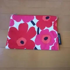 marimekko 花柄ポーチ