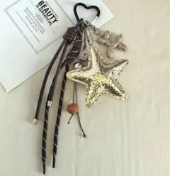 じゃらじゃらキーホルダー　スター　星　メタリックチャーム　タッセル　ブラウン