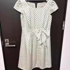 ドット柄ホワイトワンピース