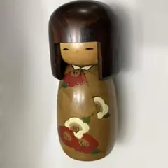 創作こけし 椿柄 竜雄作 木製 置物 KOKESHI H23cm DIA13cm - メルカリ