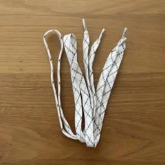 UGG 靴ひも 白 茶色のパターンのサムネイル