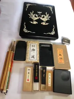 ◎完全未使用◎ 黒檀 硯箱 日本唐木職人の逸品 ◆筆 墨 硯 陶器水差し一式◆ ◎完全未使用◎ 黒檀 硯箱 日本唐木職人の逸品 ◇筆 墨 硯 陶器水差し