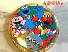 ★最安値★ USJ【25周年記念缶バッチ】セサミストリートのサムネイル