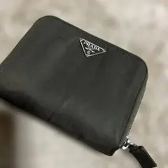 PRADA 二つ折り財布 ブラック トライアングルロゴ