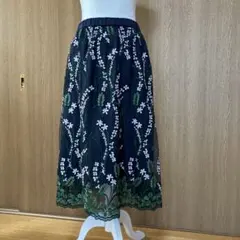 ドゥクラッセ花柄刺繍 チュールレースロングスカート ネイビー　13号のサムネイル