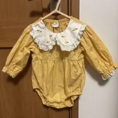 kinococoイエロー 花柄刺繍 フリル襟 ロンパース