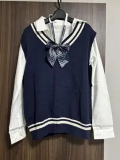 wego 制服　白ブラウス、ネイビーベストとネイビーチェックスカート、リボン付き