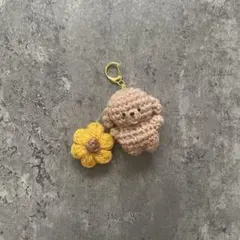 プードルとお花のあみぐるみキーホルダーのサムネイル