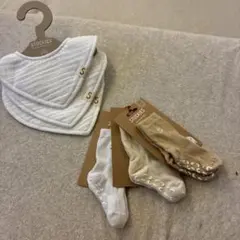 STUCKIES キッズ靴下 3足　スタイ3枚