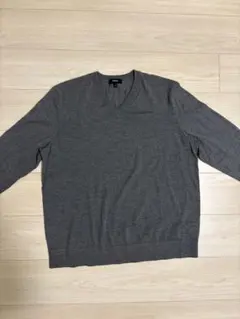 【美品】theory メンズ　グレー Vネック ニットセーターのサムネイル