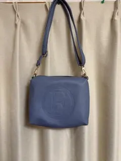 青いエンボスロゴ ショルダーバッグ