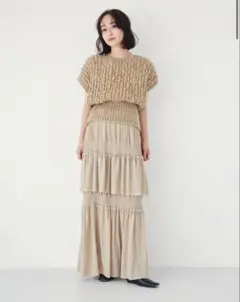 TULL TIERED SK / Hella