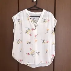 花柄ブラウス 白 Vネック ViS Mサイズのサムネイル