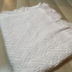 ホワイト編み模様テーブルクロス　マルチカバー