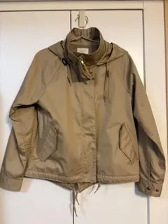 BEAMS フード付きベージュジャケット